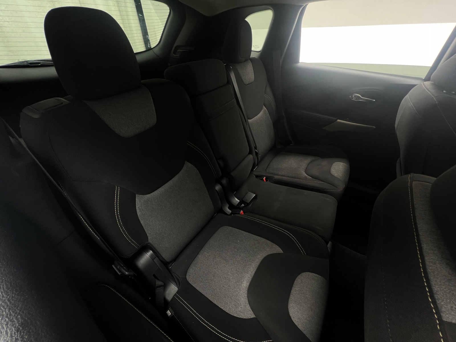 Thumbnail: 2018 Jeep Cherokee - 6