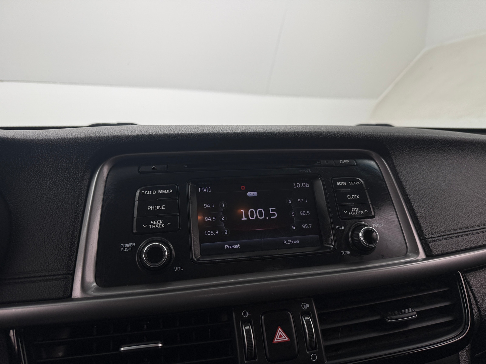 Thumbnail: 2017 Kia Optima - 4