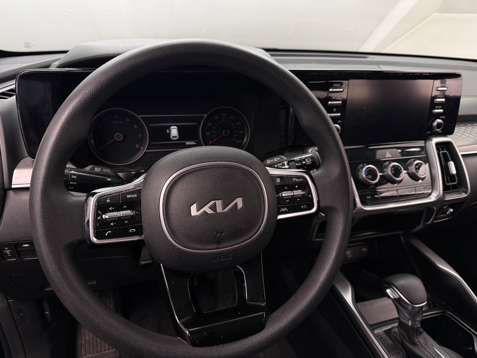 Thumbnail: 2023 Kia Sorento - 5