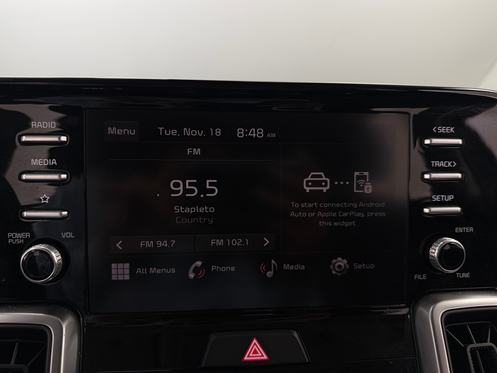 Thumbnail: 2023 Kia Sorento - 4