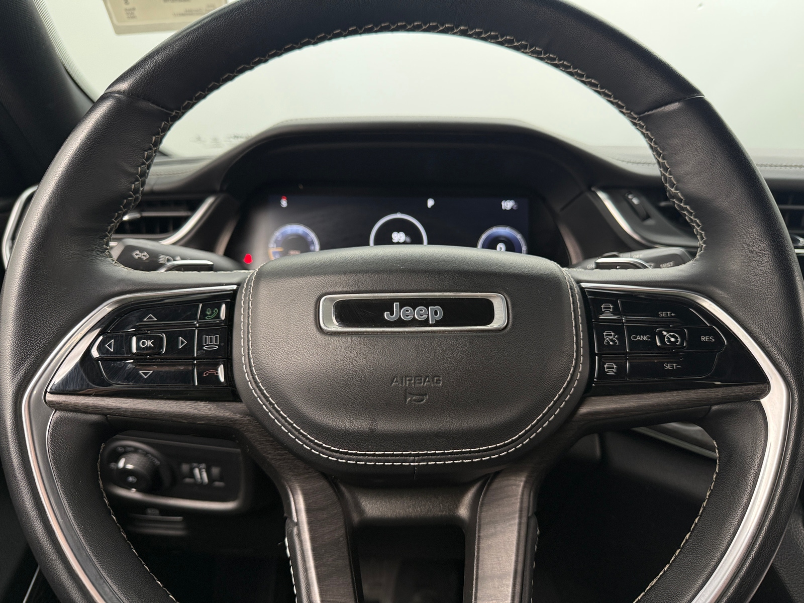 Thumbnail: 2022 Jeep Grand Cherokee - 4