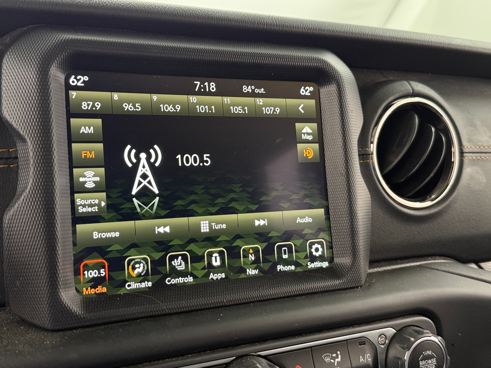 Thumbnail: 2020 Jeep Wrangler - 3