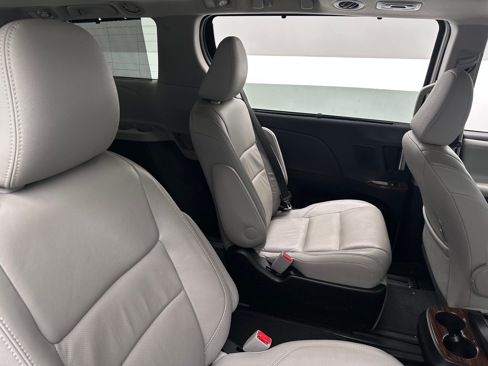 Thumbnail: 2016 Toyota Sienna - 5