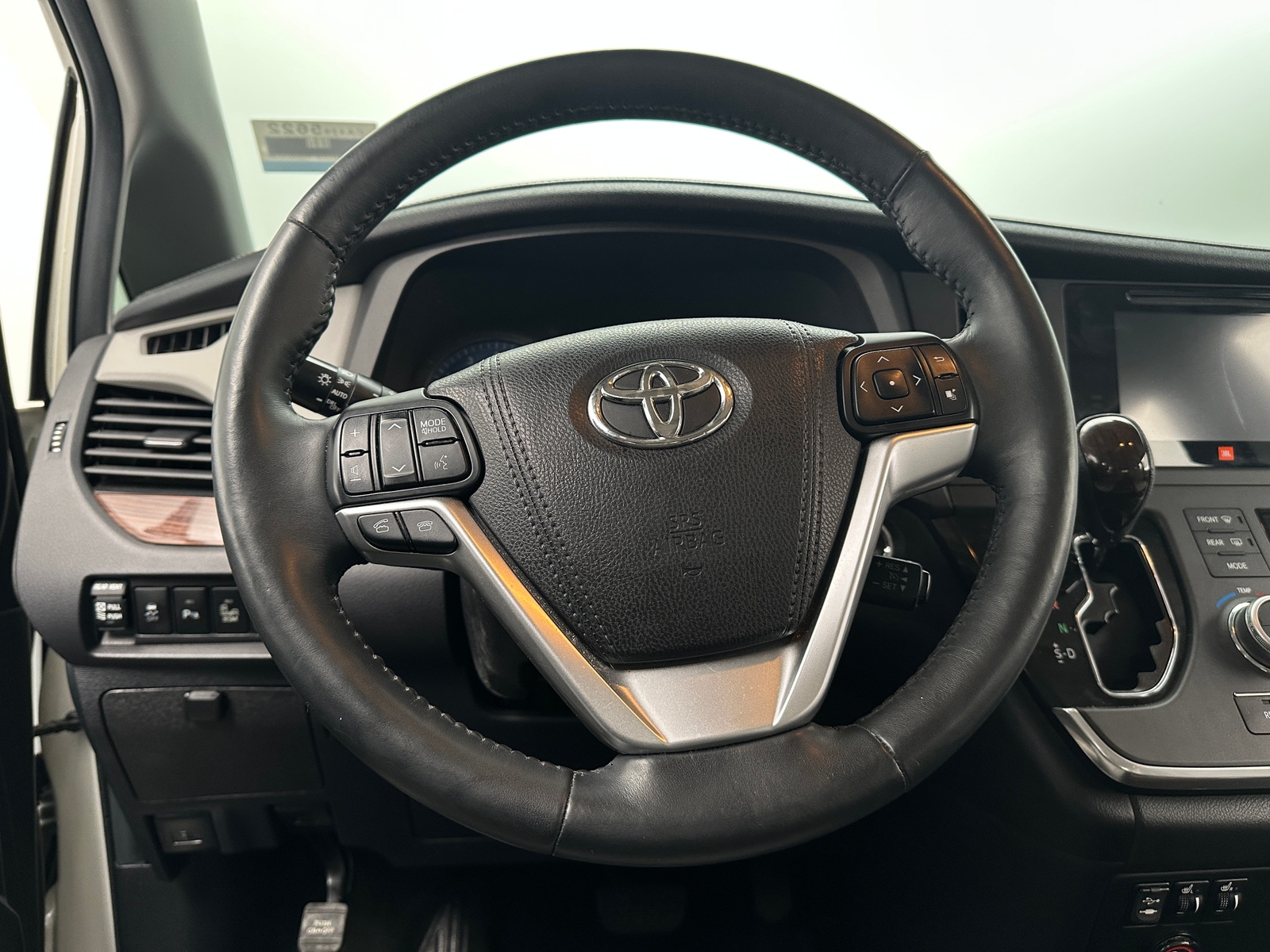 Thumbnail: 2016 Toyota Sienna - 4