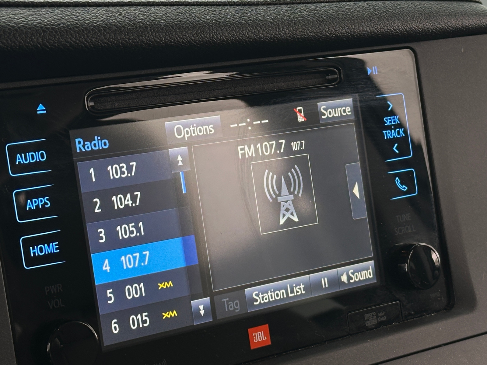 Thumbnail: 2016 Toyota Sienna - 3