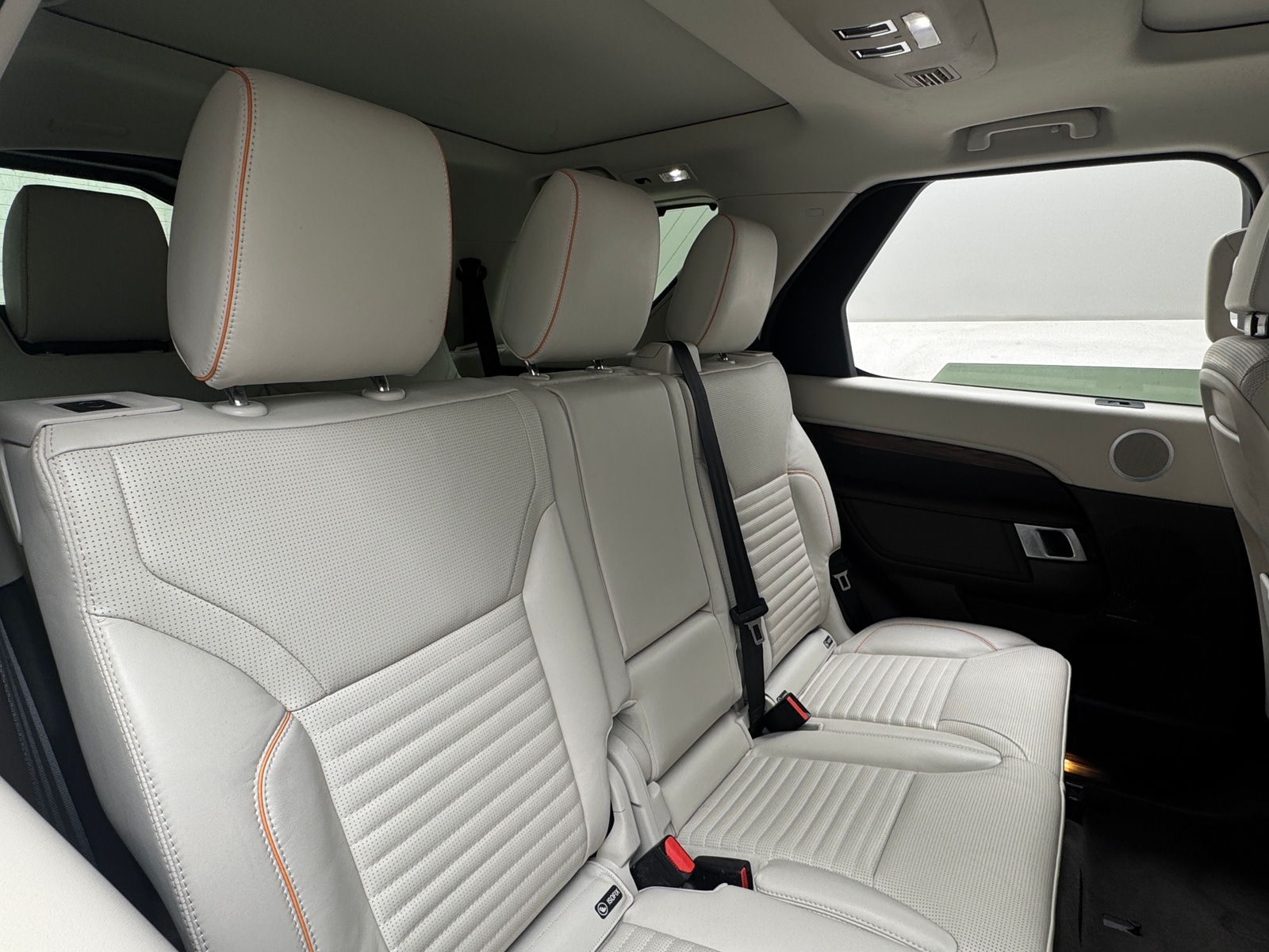 Thumbnail: 2020 Land Rover Discovery - 5