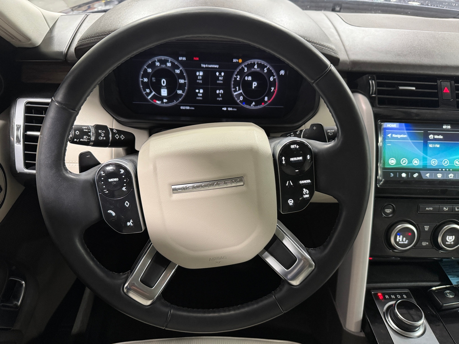 Thumbnail: 2020 Land Rover Discovery - 4