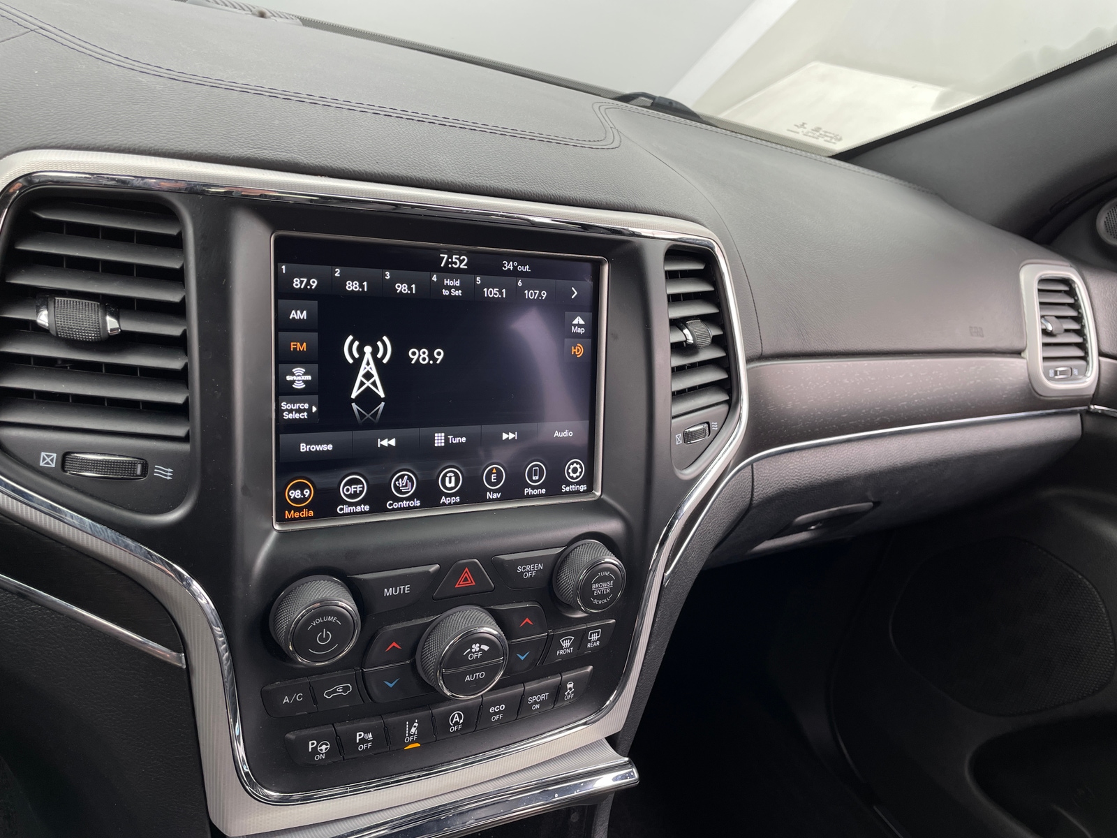 Thumbnail: 2018 Jeep Grand Cherokee - 3