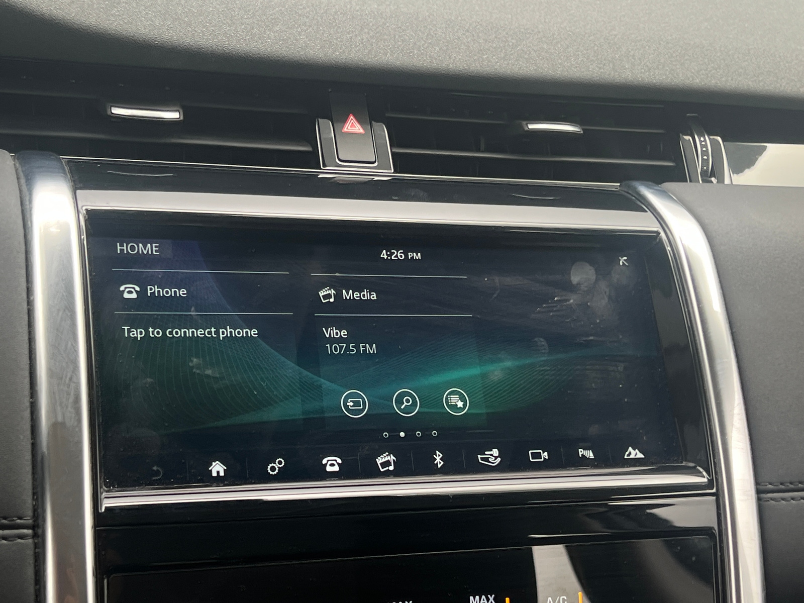 Thumbnail: 2020 Land Rover Discovery Sport - 4