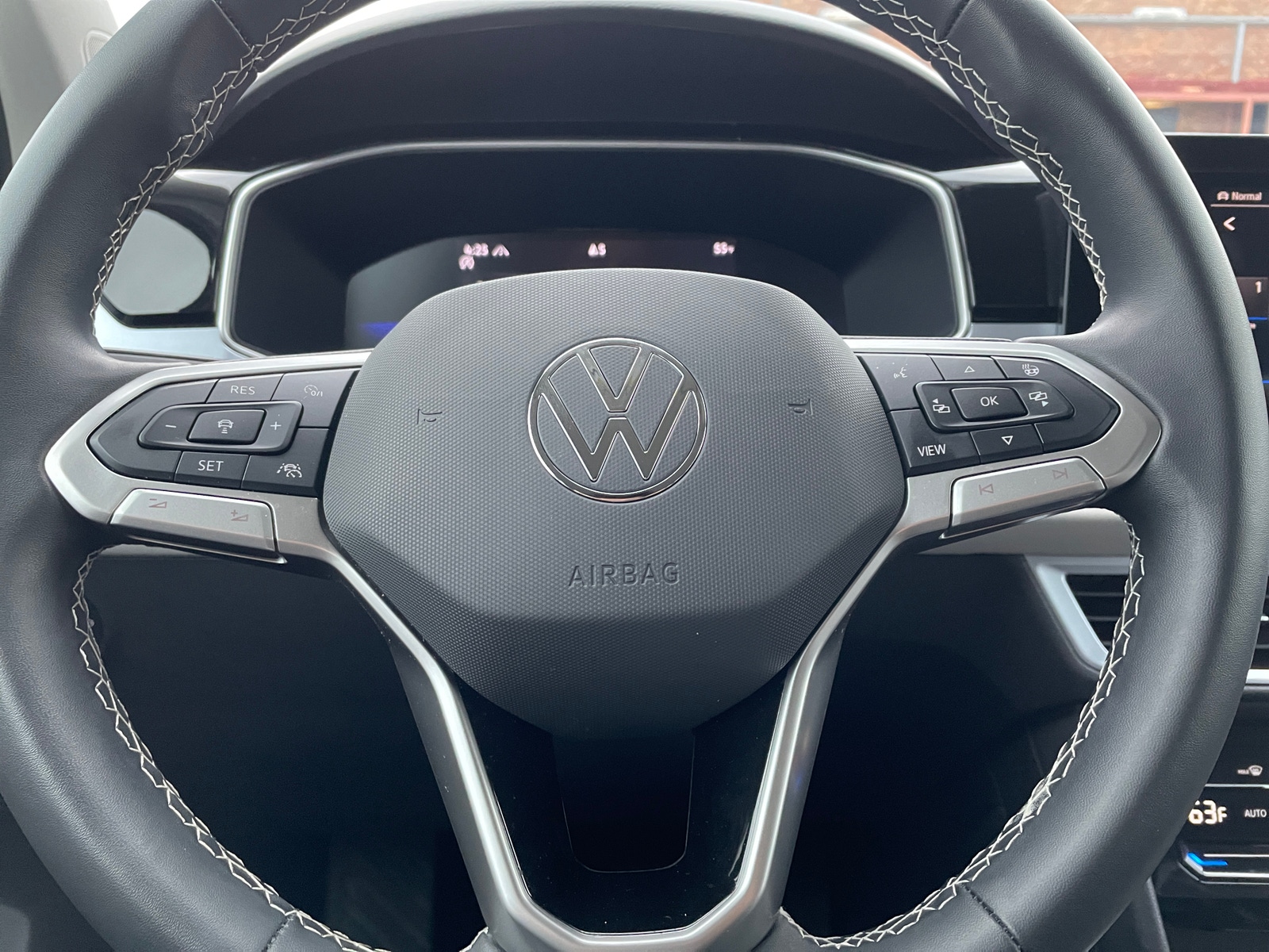 Thumbnail: 2025 Volkswagen Taos - 5