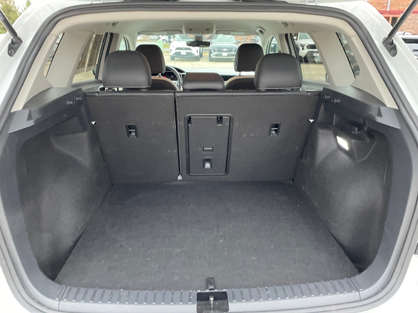 Thumbnail: 2025 Volkswagen Taos - 6