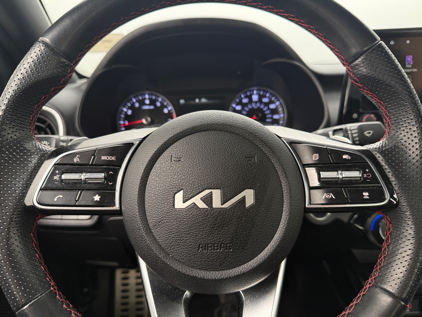 Thumbnail: 2022 Kia Forte - 4