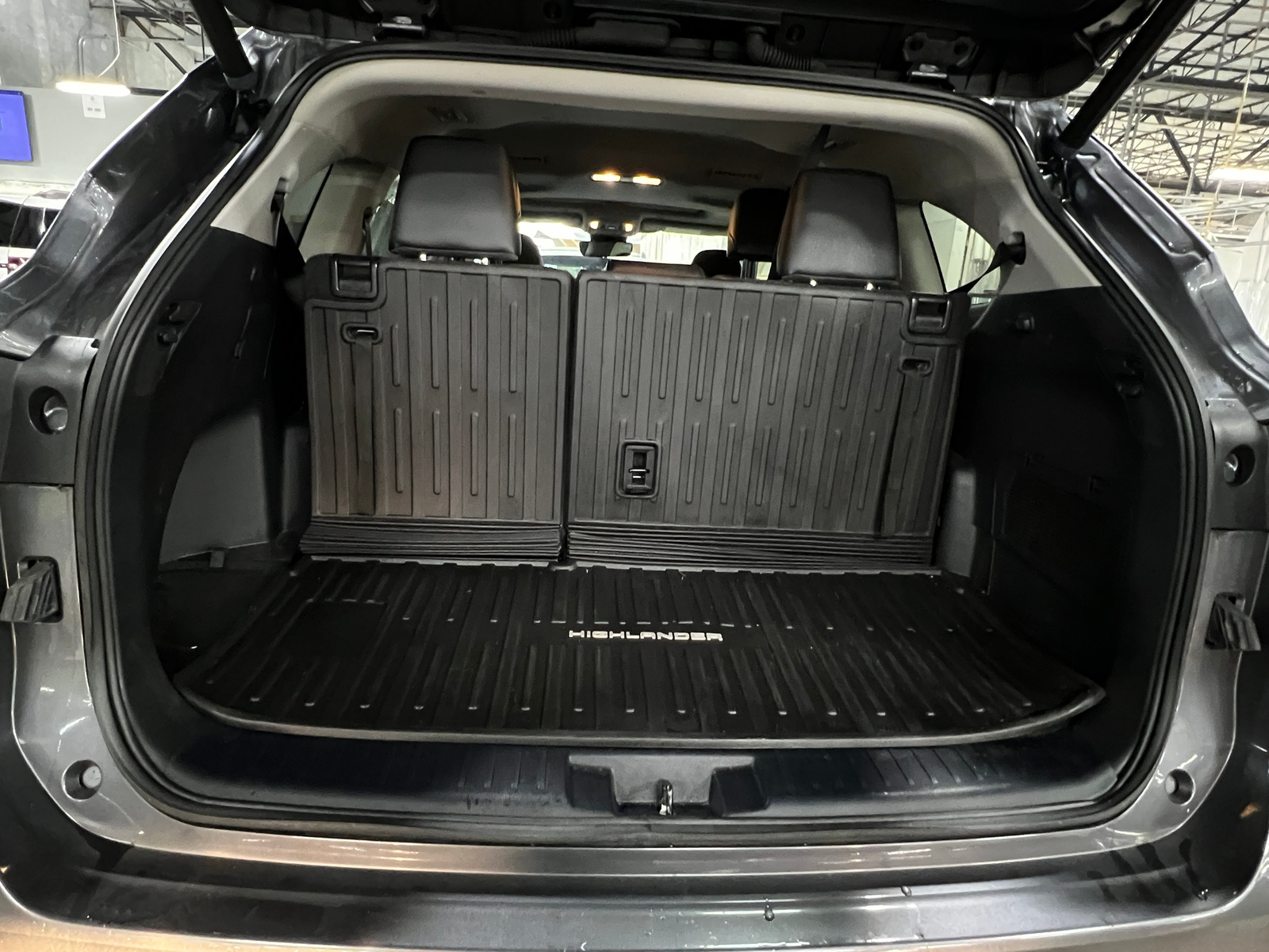 Thumbnail: 2023 Toyota Highlander - 6