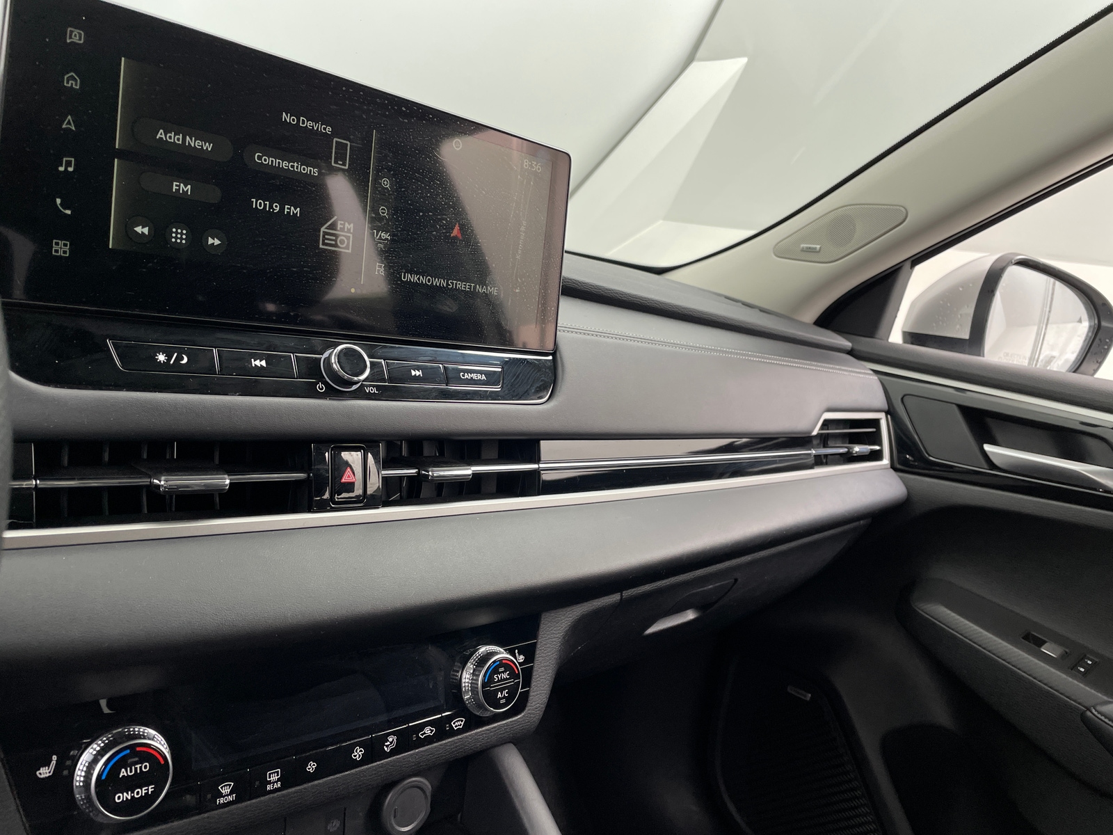 Thumbnail: 2025 Mitsubishi Outlander - 4