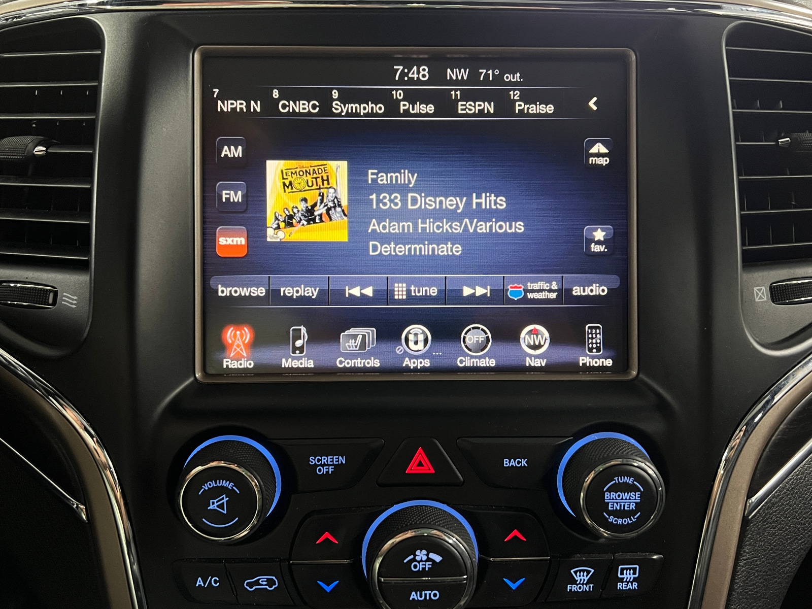 Thumbnail: 2015 Jeep Grand Cherokee - 3