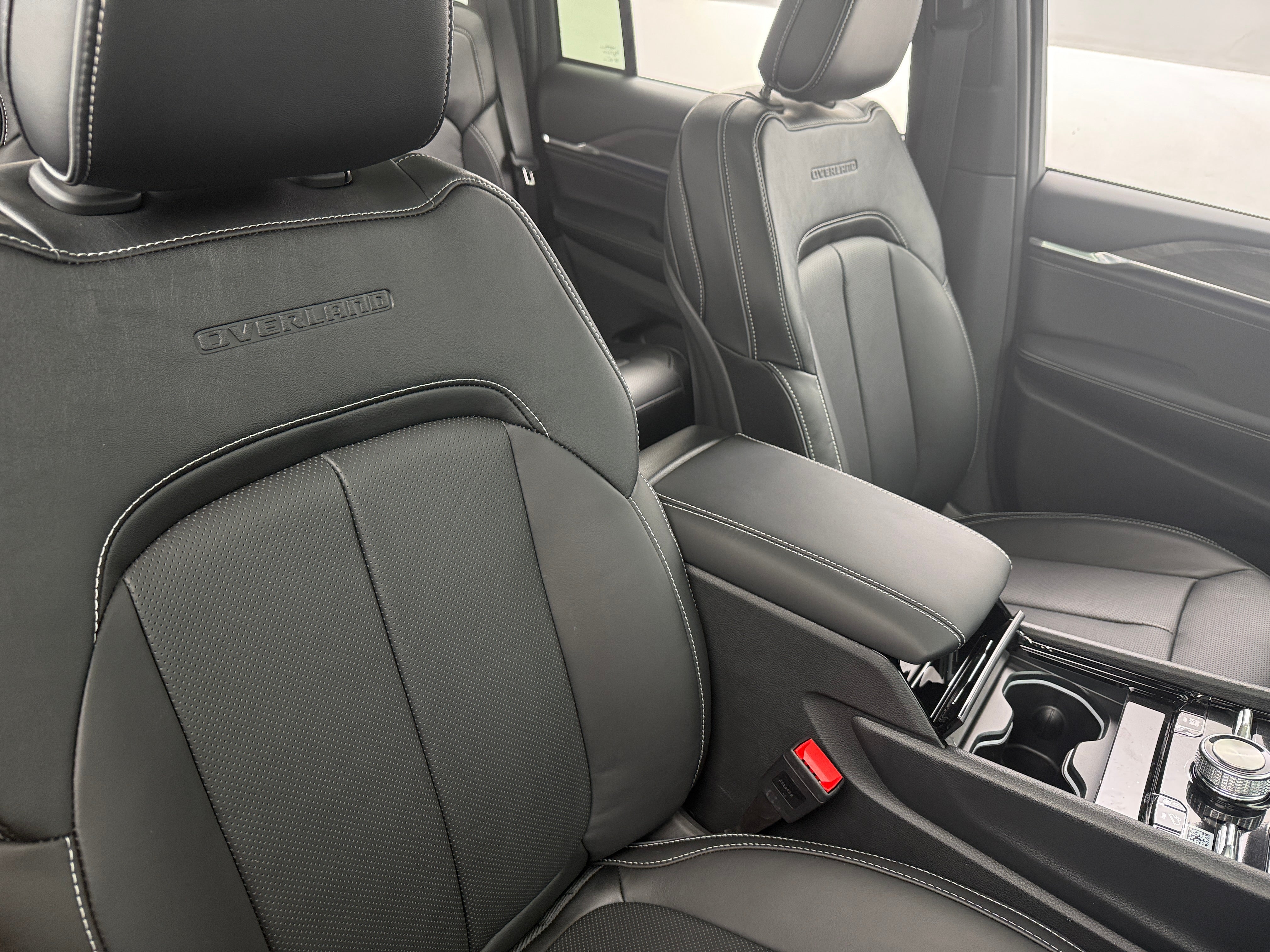 2025 Jeep Grand Cherokee Overland - Photo 3