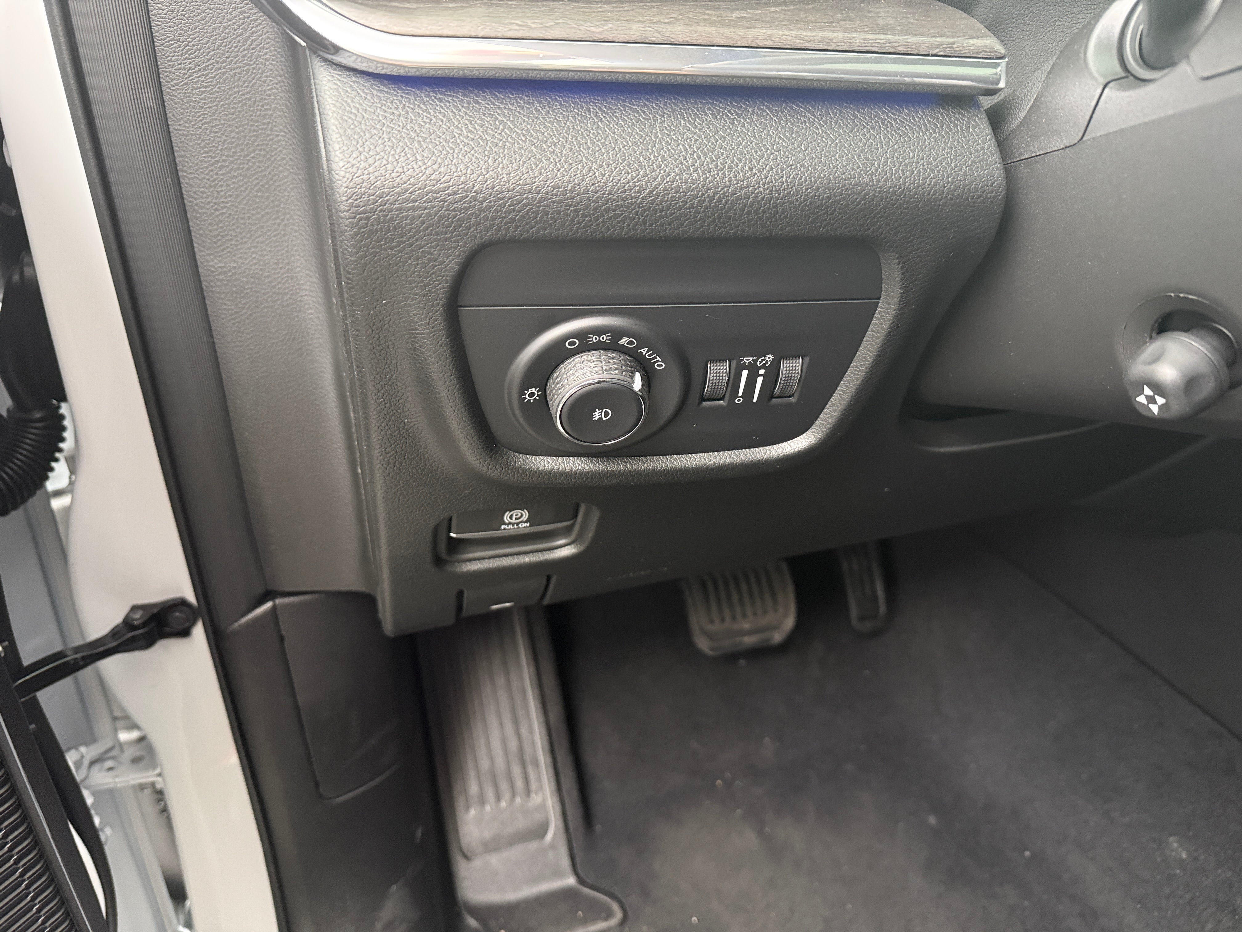 2025 Jeep Grand Cherokee Overland - Photo 2