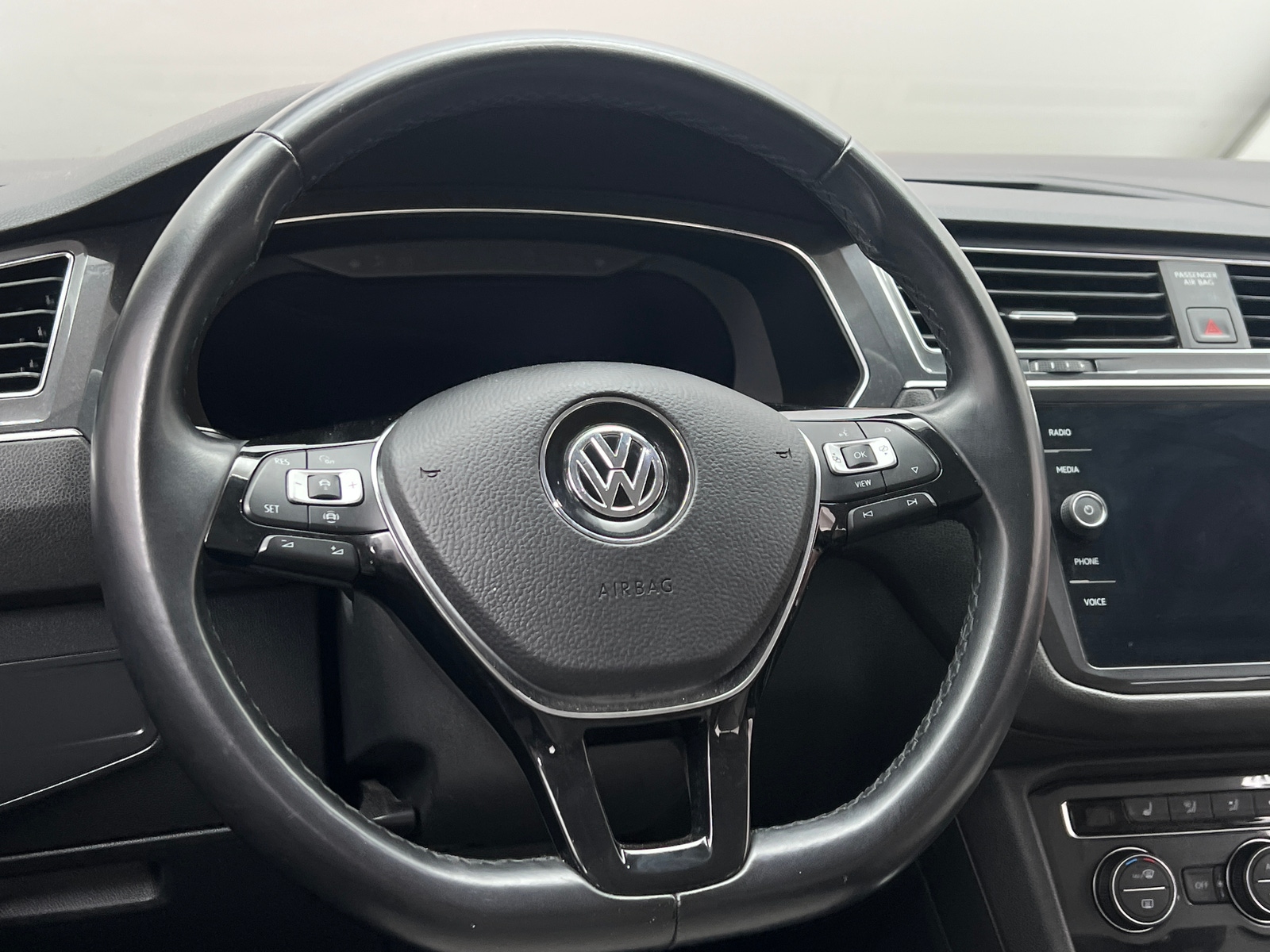 Thumbnail: 2019 Volkswagen Tiguan - 4