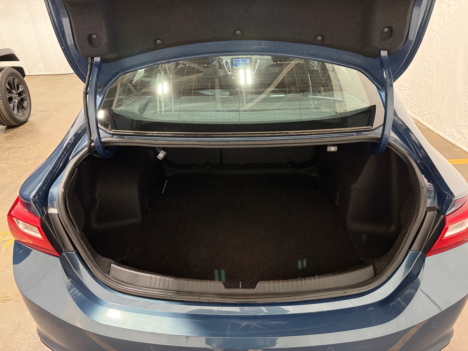 Thumbnail: 2024 Chevrolet Malibu - 7