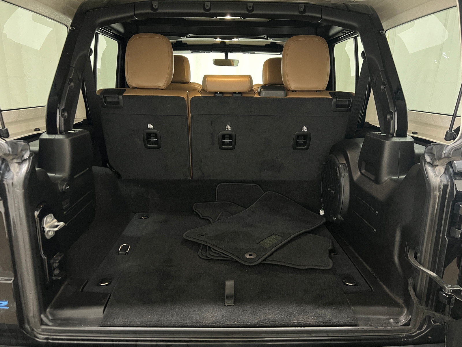 Thumbnail: 2022 Jeep Wrangler - 6