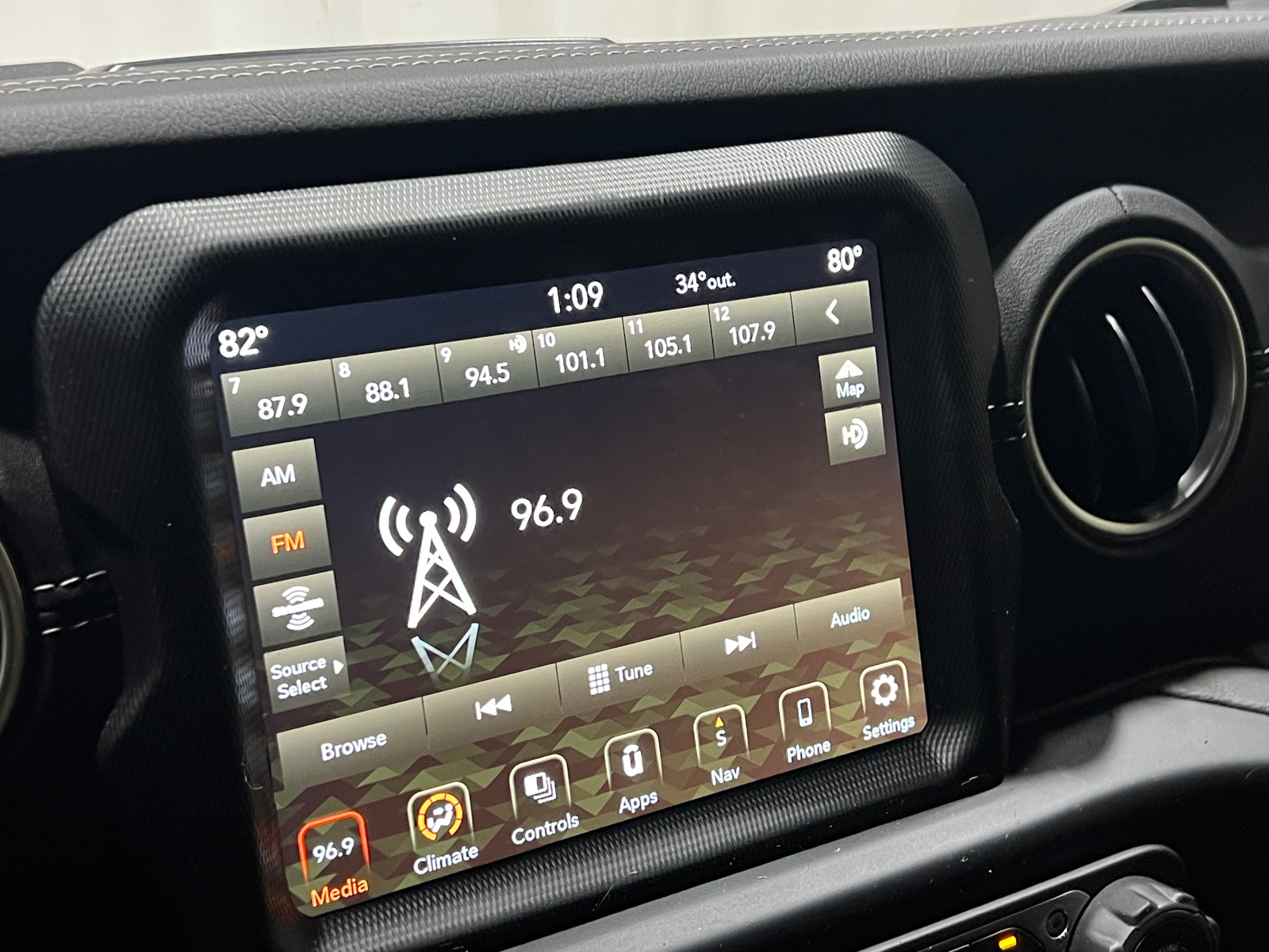 Thumbnail: 2022 Jeep Wrangler - 3