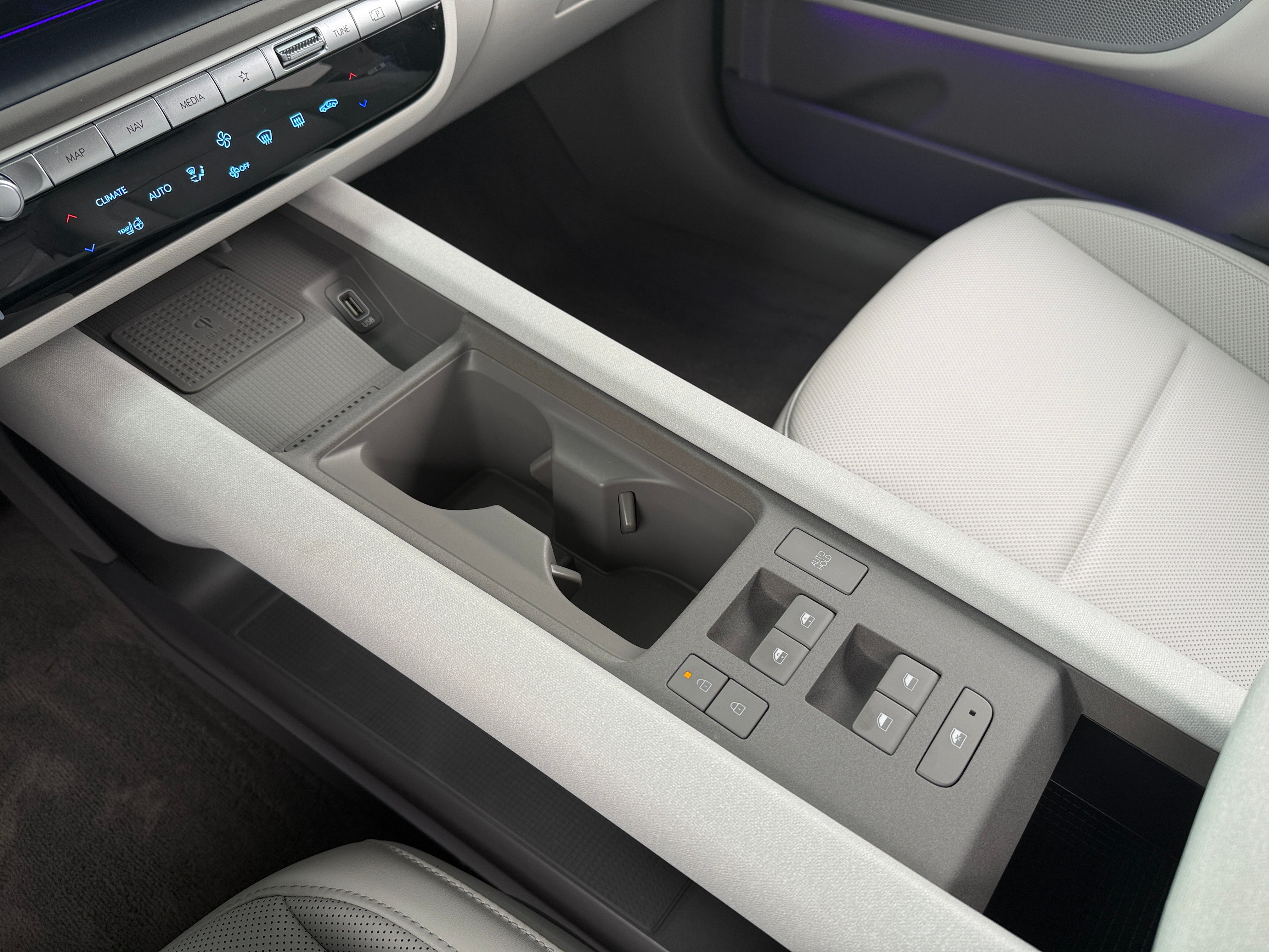 Used 2025 Hyundai IONIQ 6 Limited with VIN KMHM54AA1SA090902 for sale in Oak Creek, WI