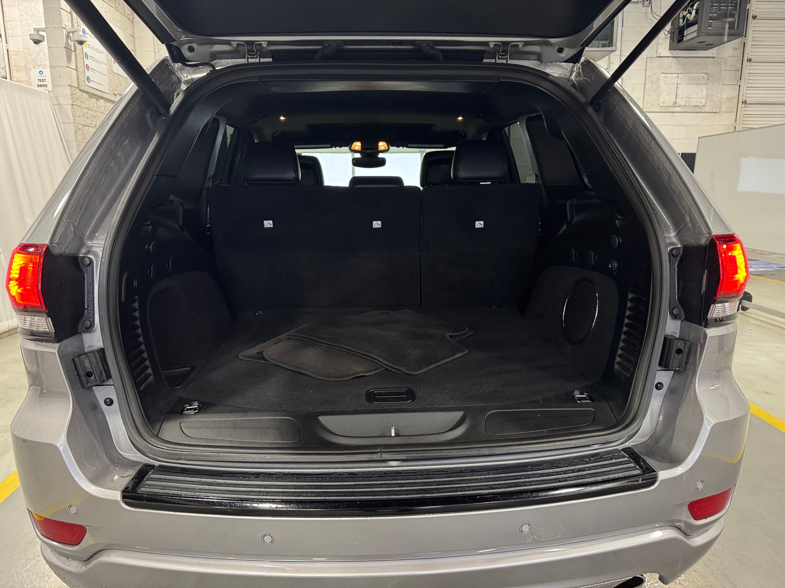 Thumbnail: 2017 Jeep Grand Cherokee - 6