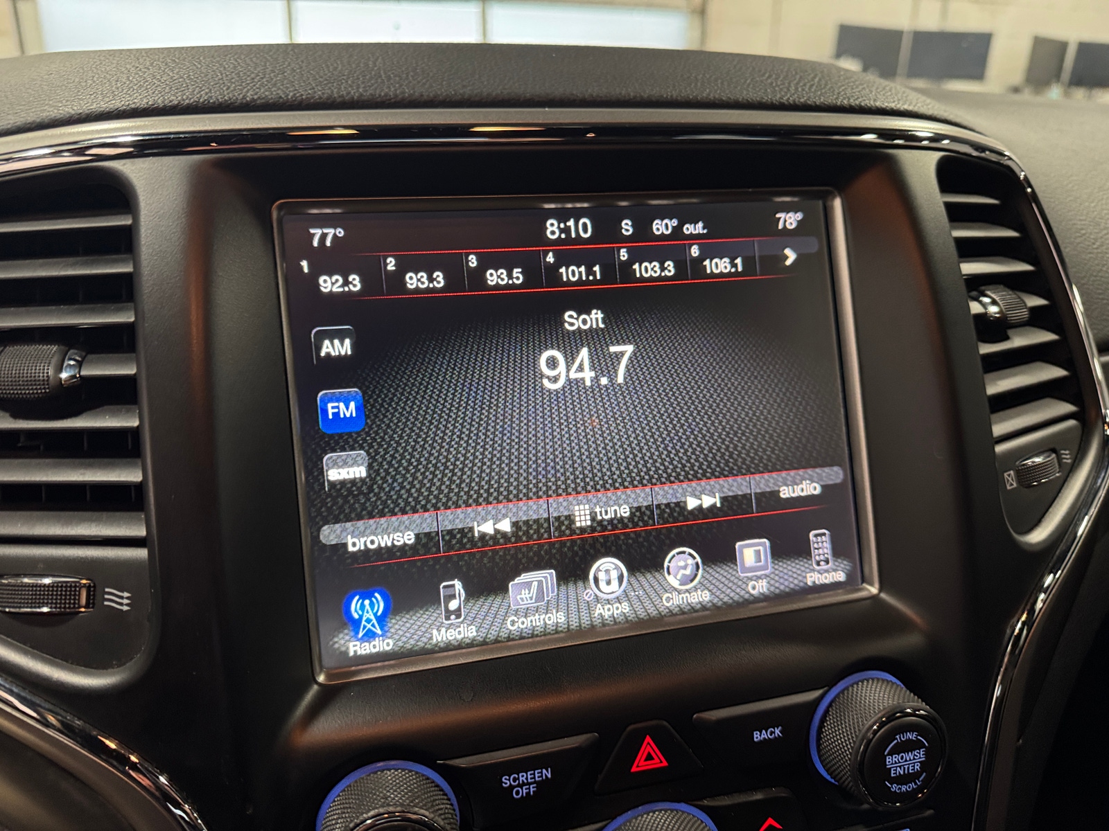 Thumbnail: 2017 Jeep Grand Cherokee - 3