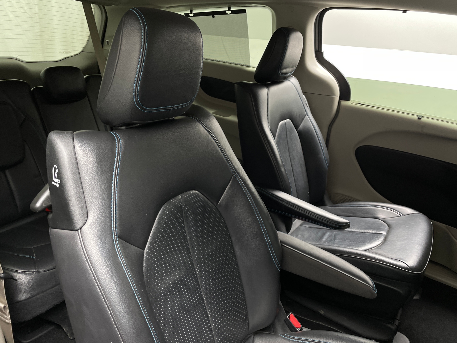 Thumbnail: 2021 Chrysler Pacifica - 5