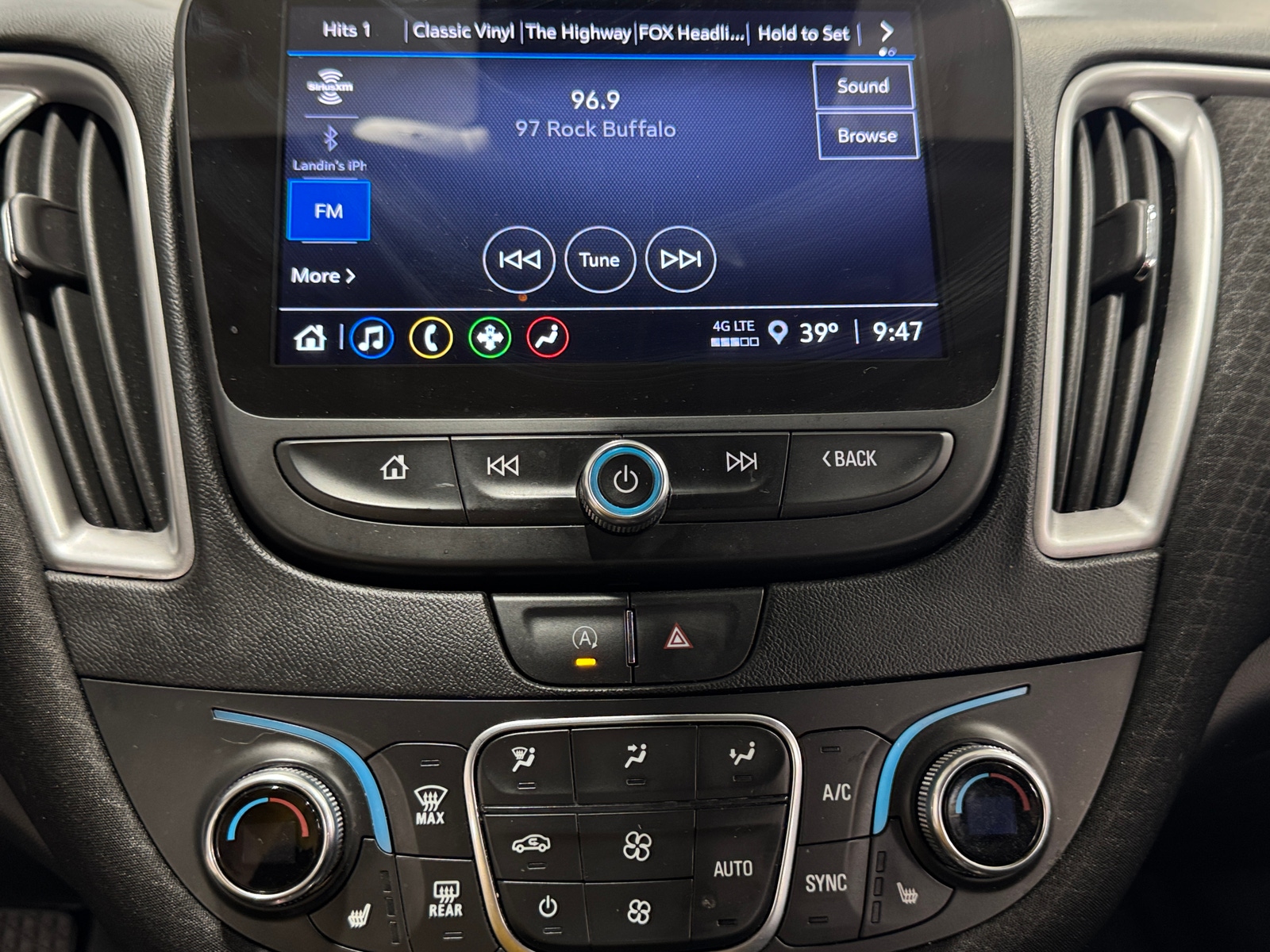 Thumbnail: 2024 Chevrolet Malibu - 4