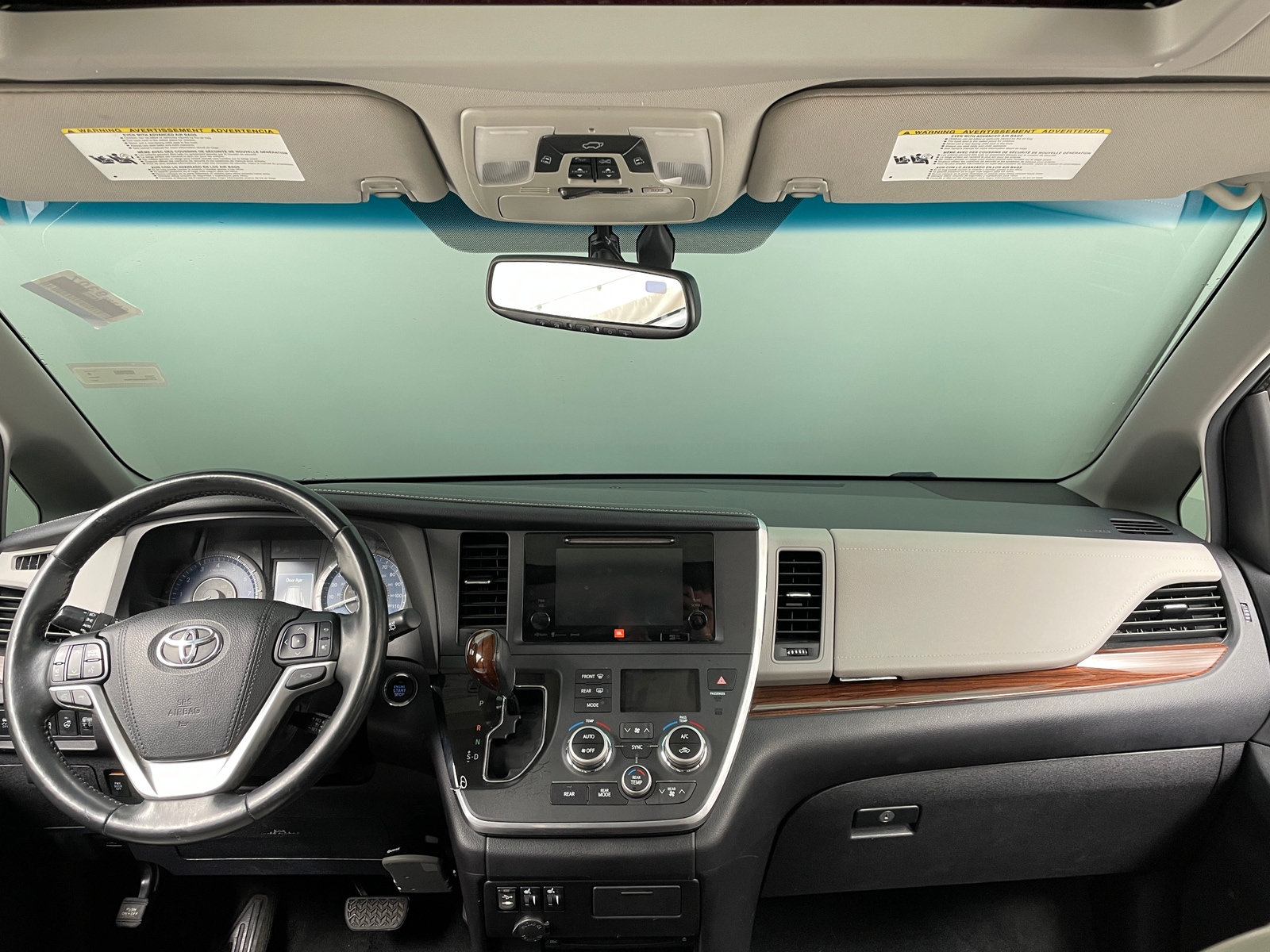 Thumbnail: 2017 Toyota Sienna - 2