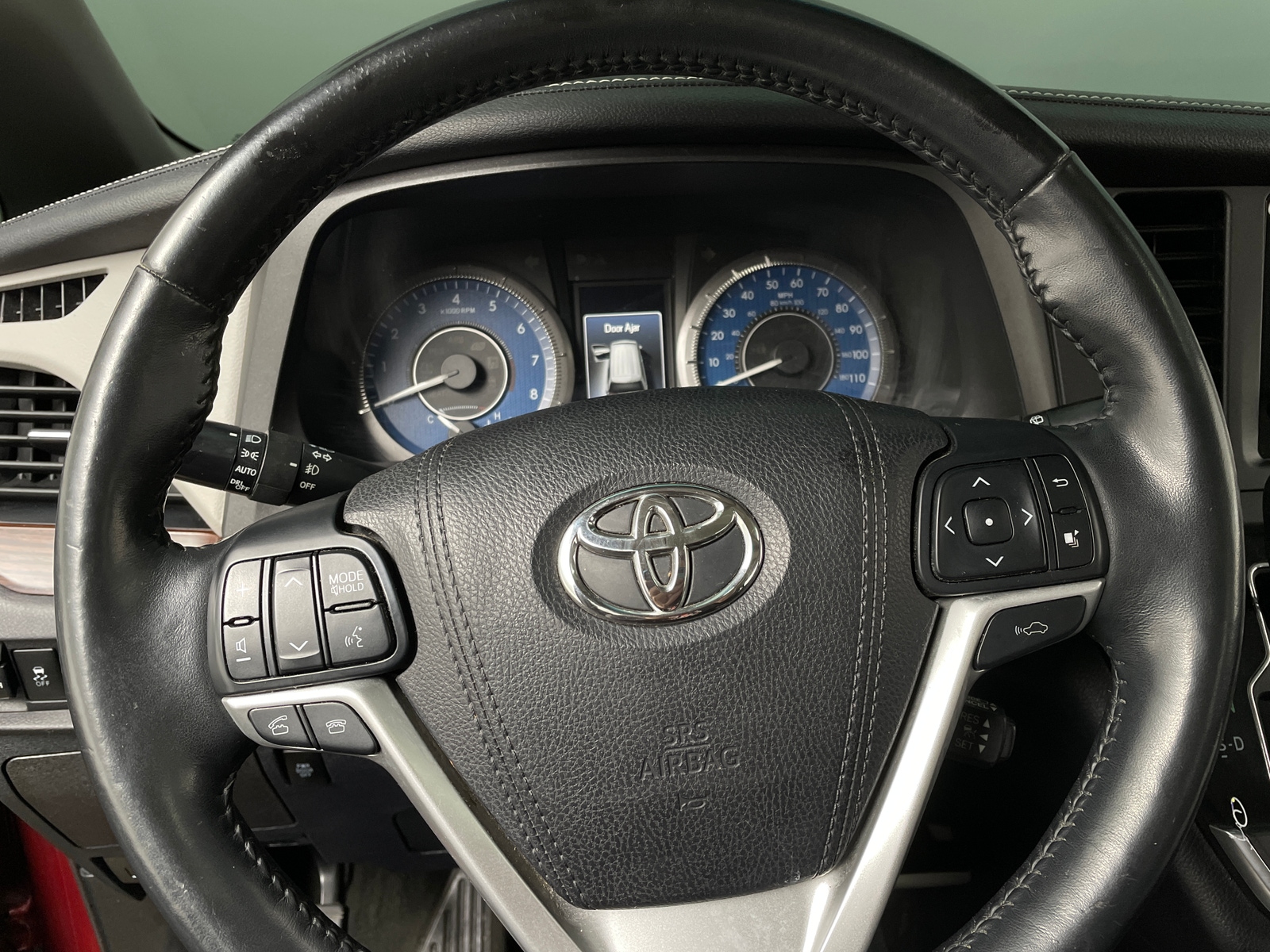 Thumbnail: 2017 Toyota Sienna - 4