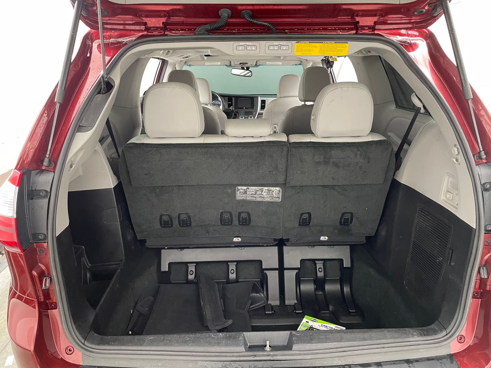 Thumbnail: 2017 Toyota Sienna - 6