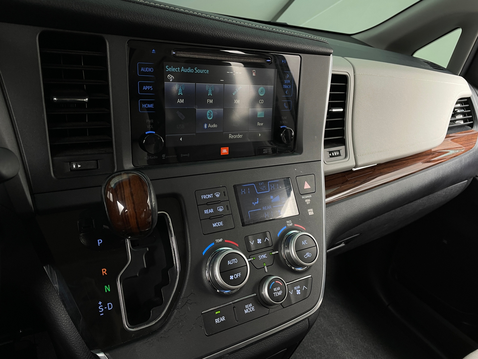 Thumbnail: 2017 Toyota Sienna - 3