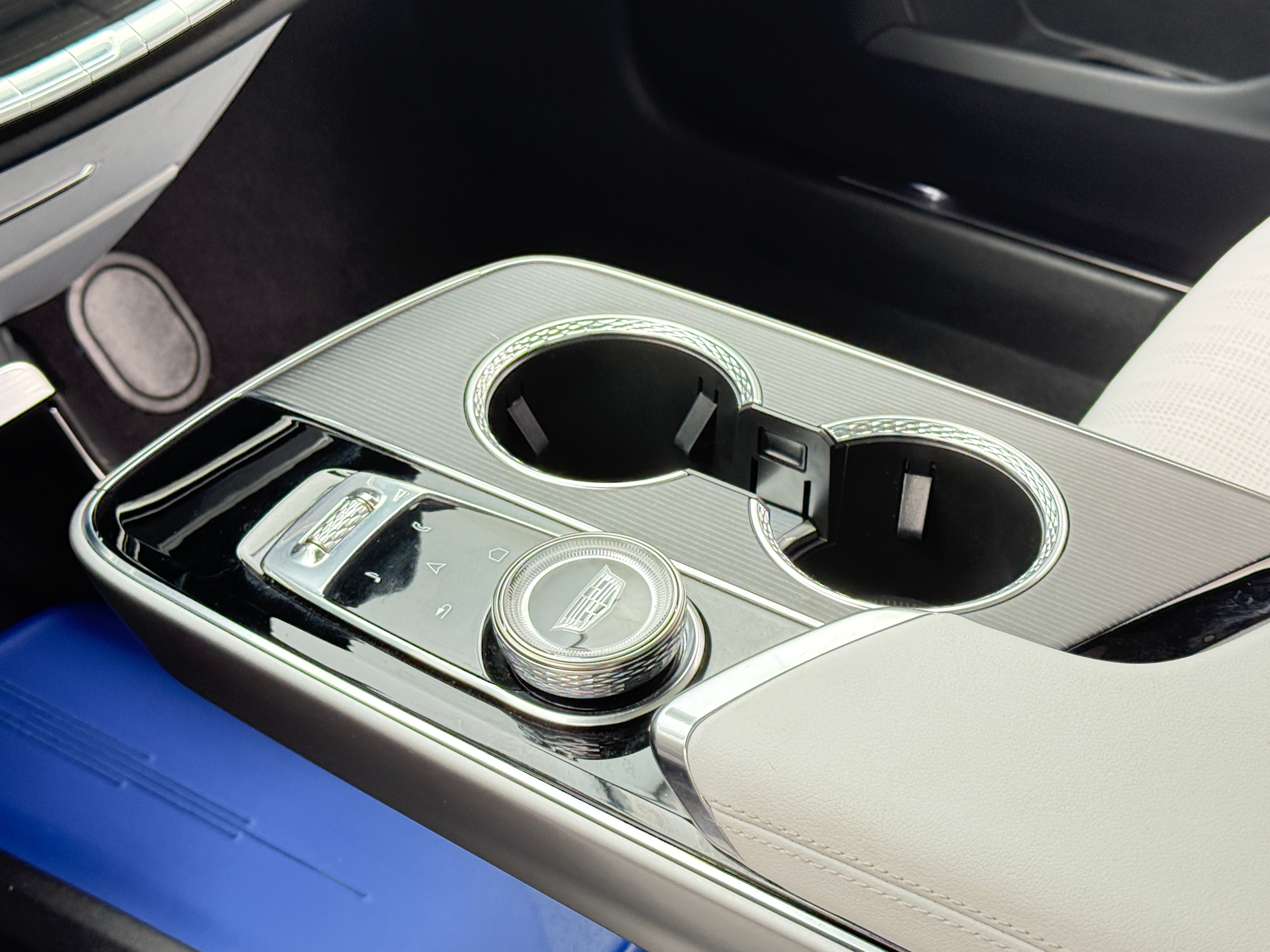 Used 2024 Cadillac LYRIQ Luxury 1 with VIN 1GYKPPRL0RZ103836 for sale in Oak Creek, WI