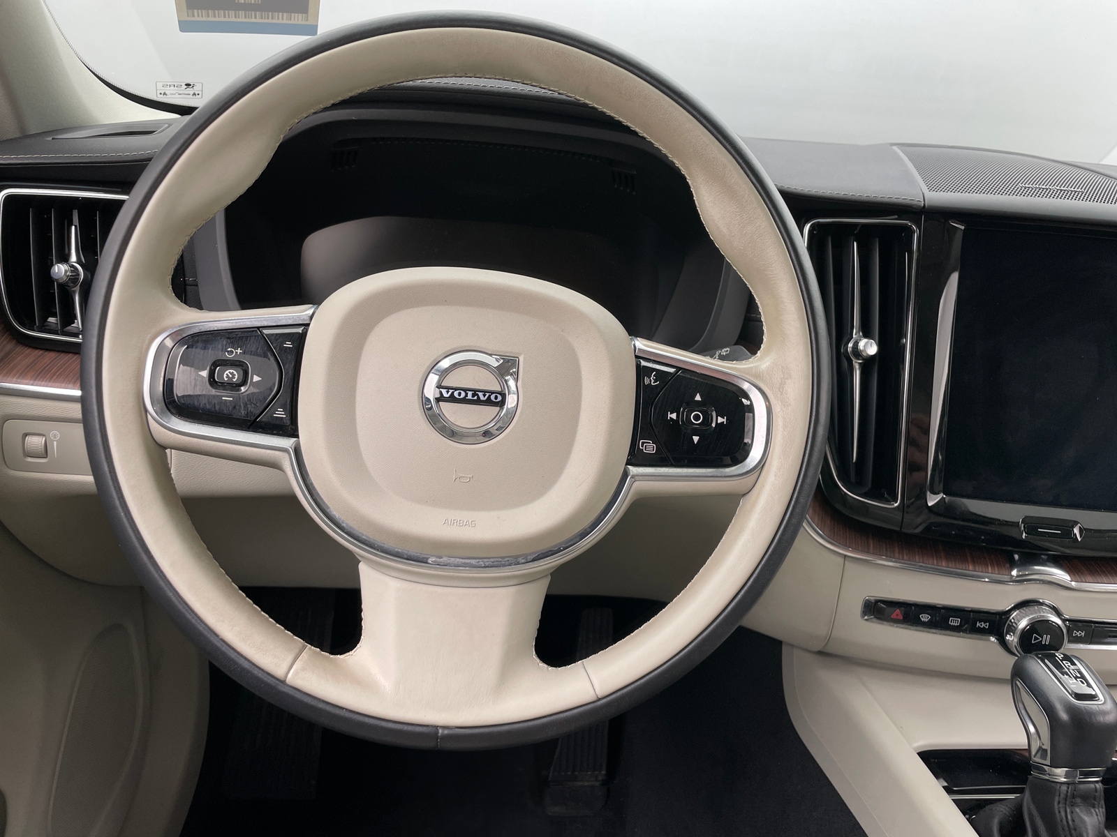 Thumbnail: 2019 Volvo XC60 - 4