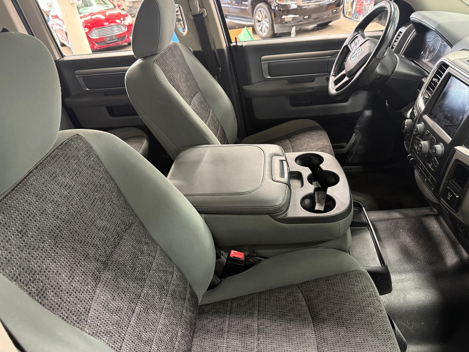 Thumbnail: 2020 RAM 1500 Classic - 2