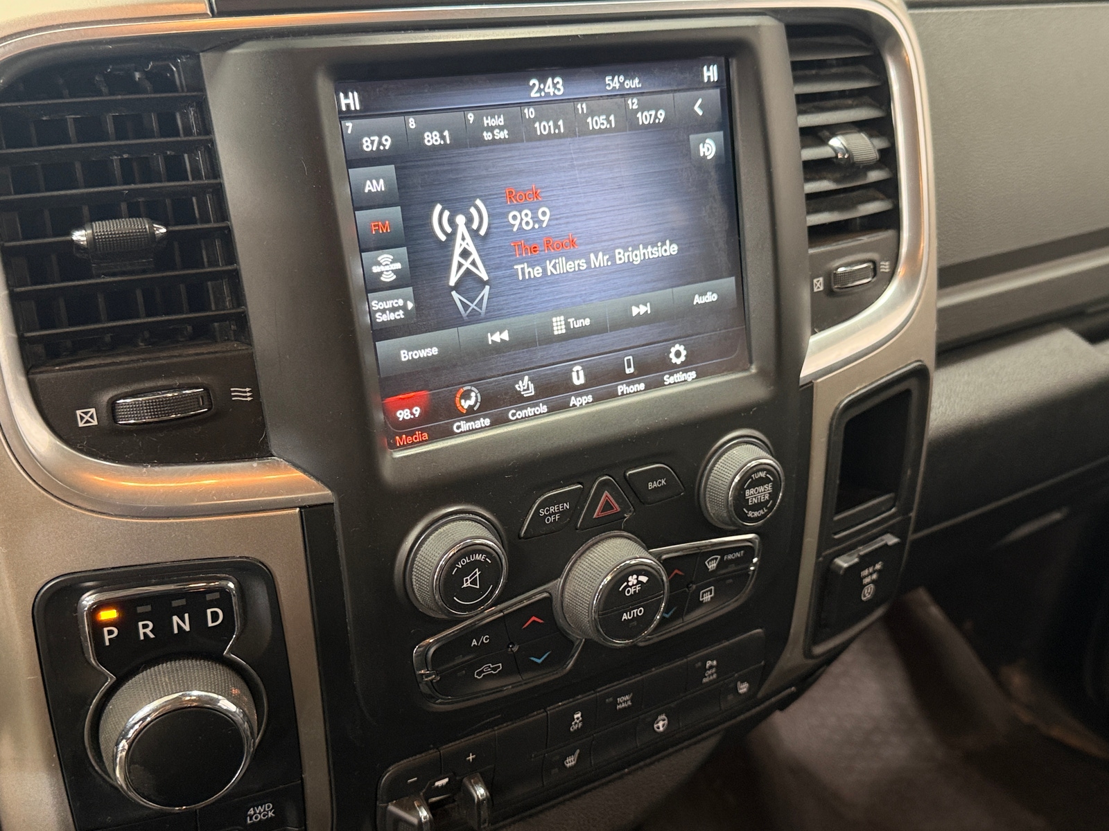 Thumbnail: 2020 RAM 1500 Classic - 4