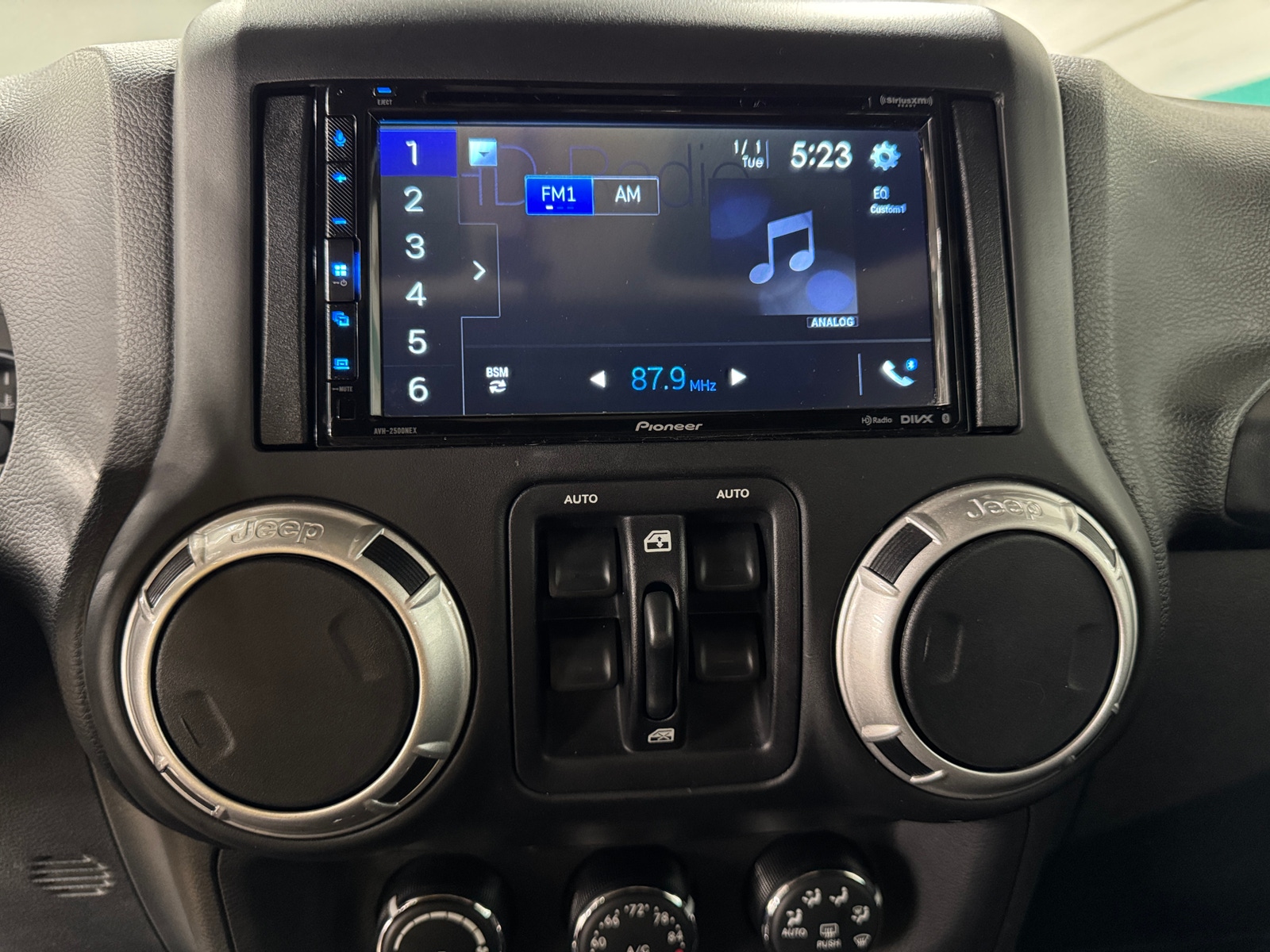 Thumbnail: 2017 Jeep Wrangler - 3