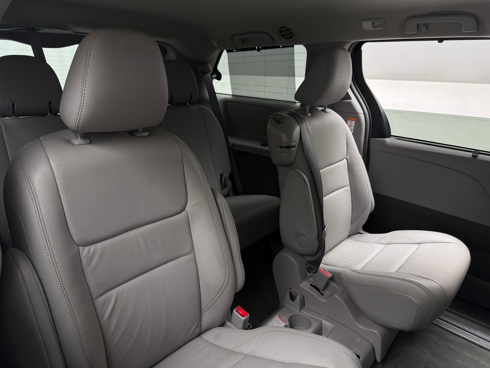 Thumbnail: 2016 Toyota Sienna - 5