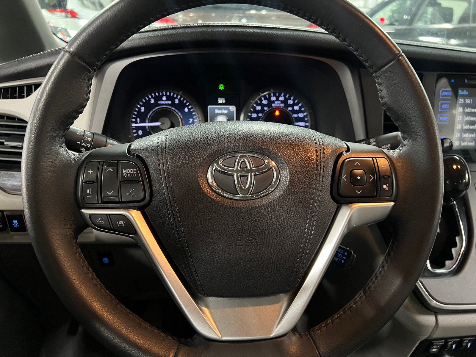 Thumbnail: 2016 Toyota Sienna - 4