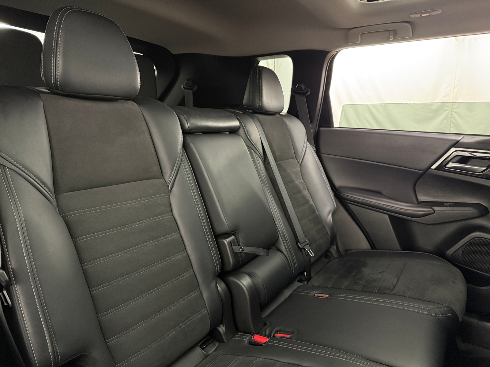 Thumbnail: 2024 Mitsubishi Outlander - 5