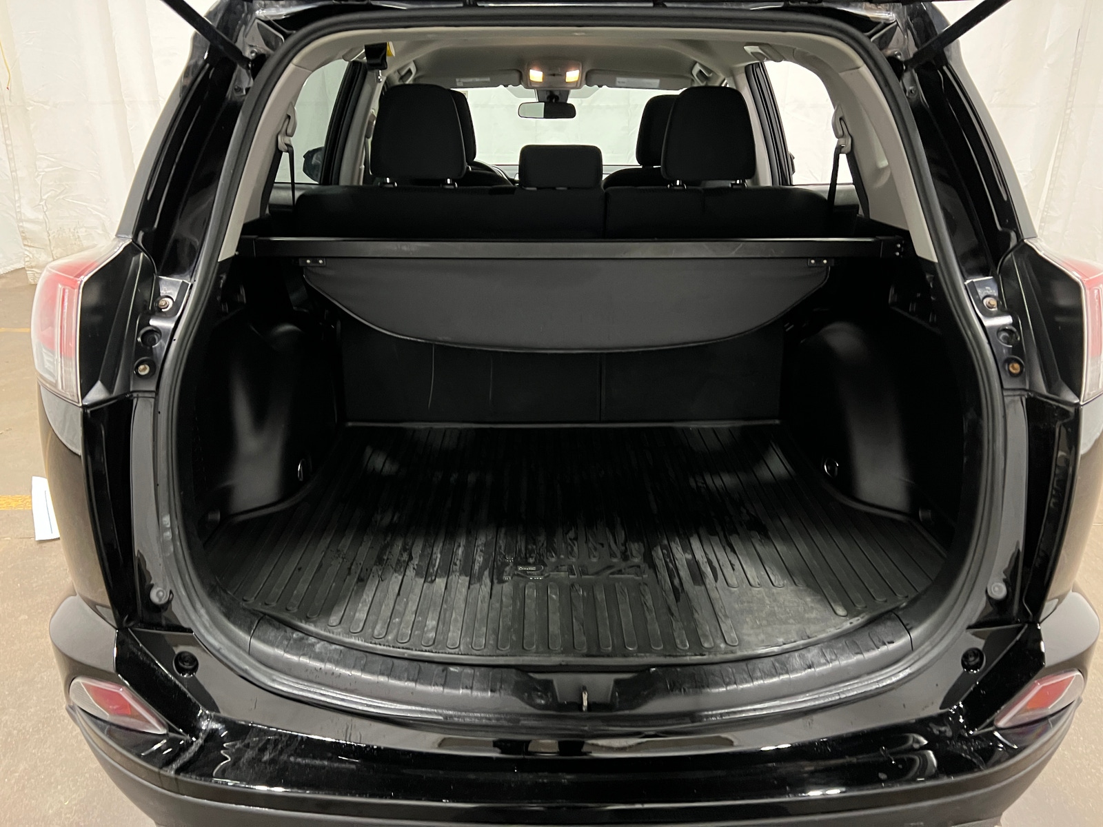 Thumbnail: 2018 Toyota RAV4 - 7