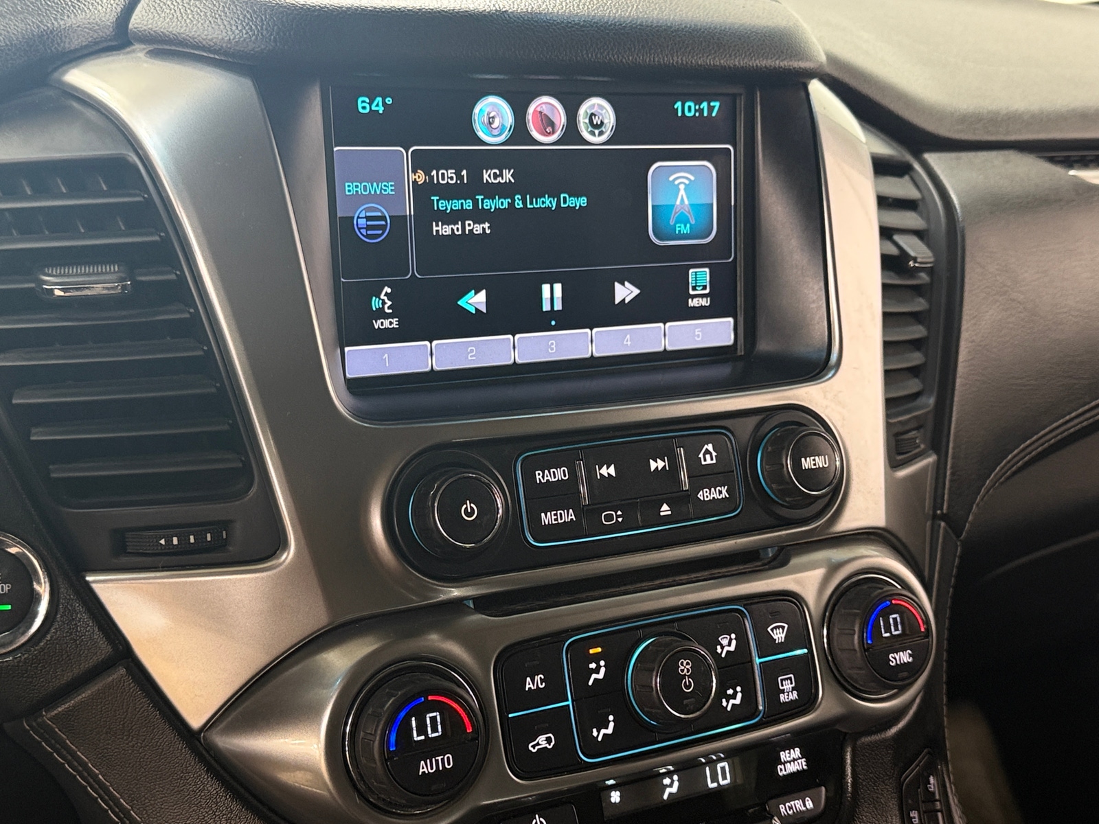 Thumbnail: 2015 Chevrolet Tahoe - 3