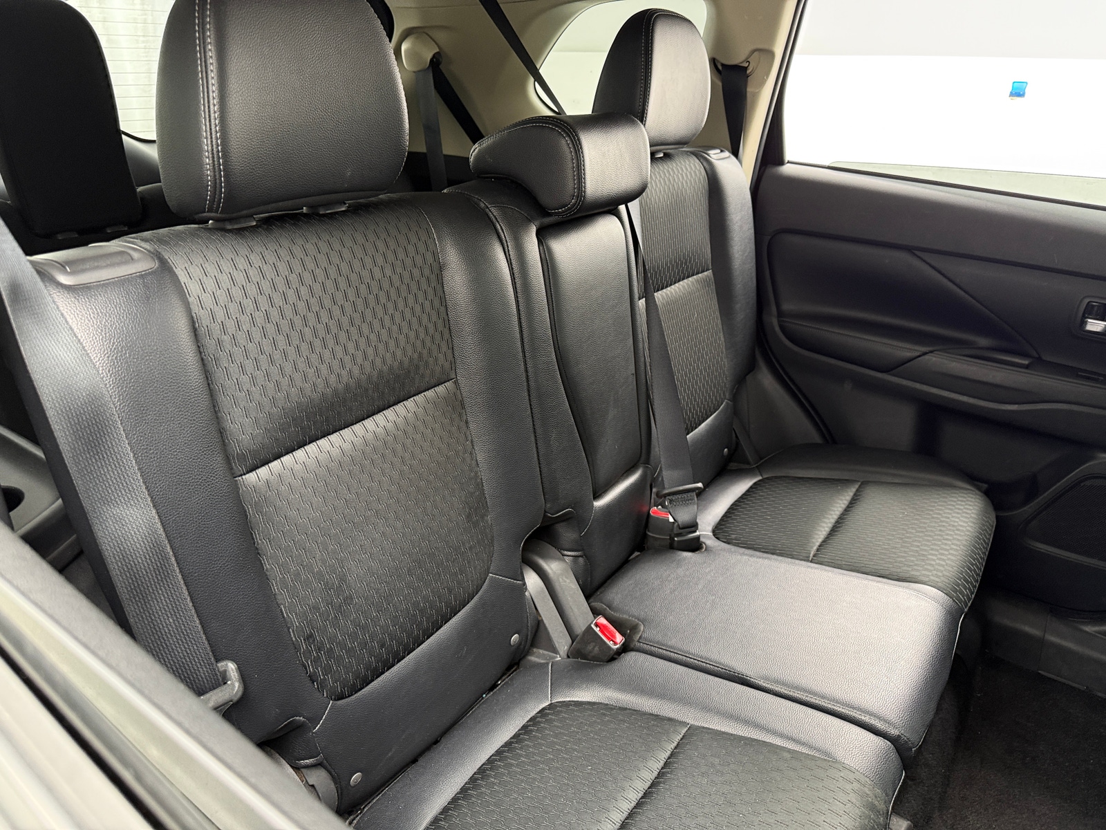 Thumbnail: 2015 Mitsubishi Outlander - 5