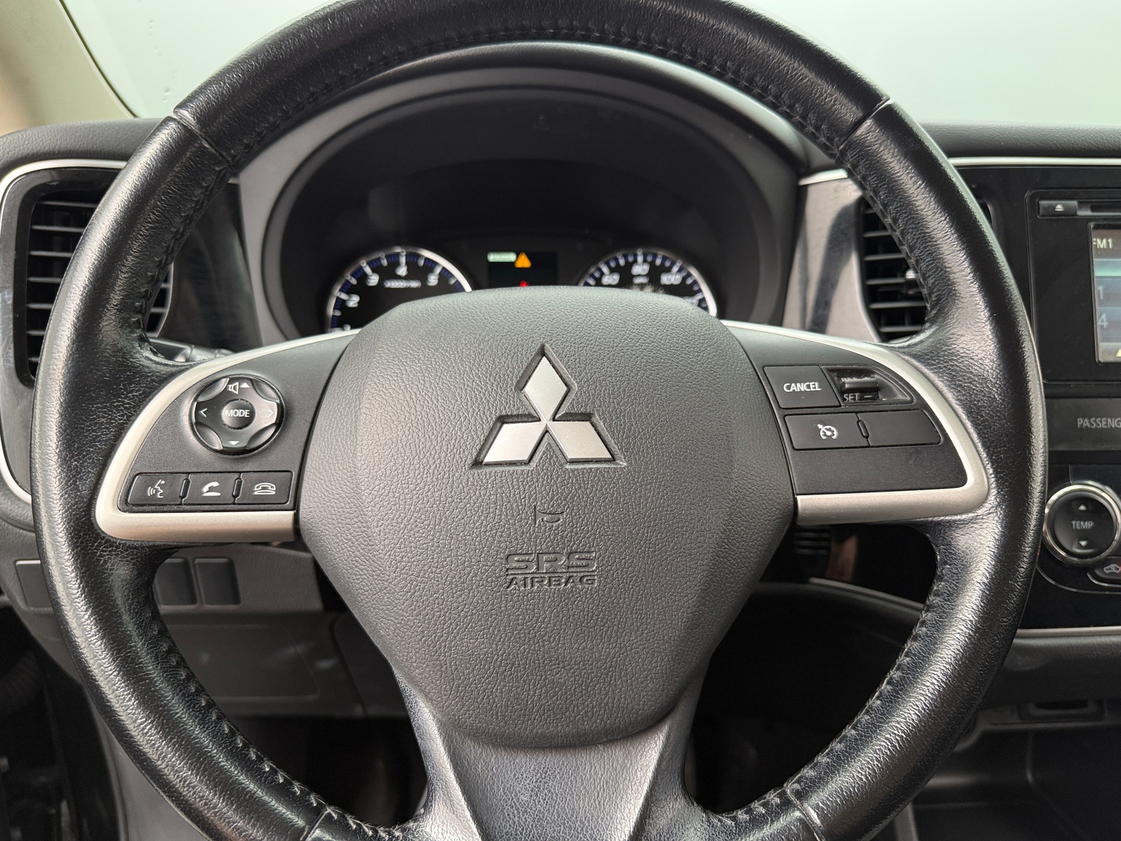 Thumbnail: 2015 Mitsubishi Outlander - 4