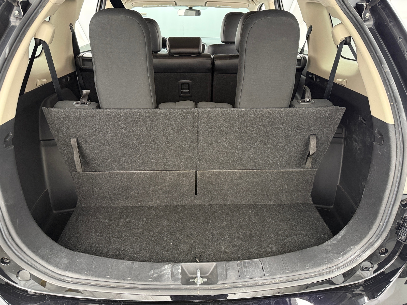 Thumbnail: 2015 Mitsubishi Outlander - 6