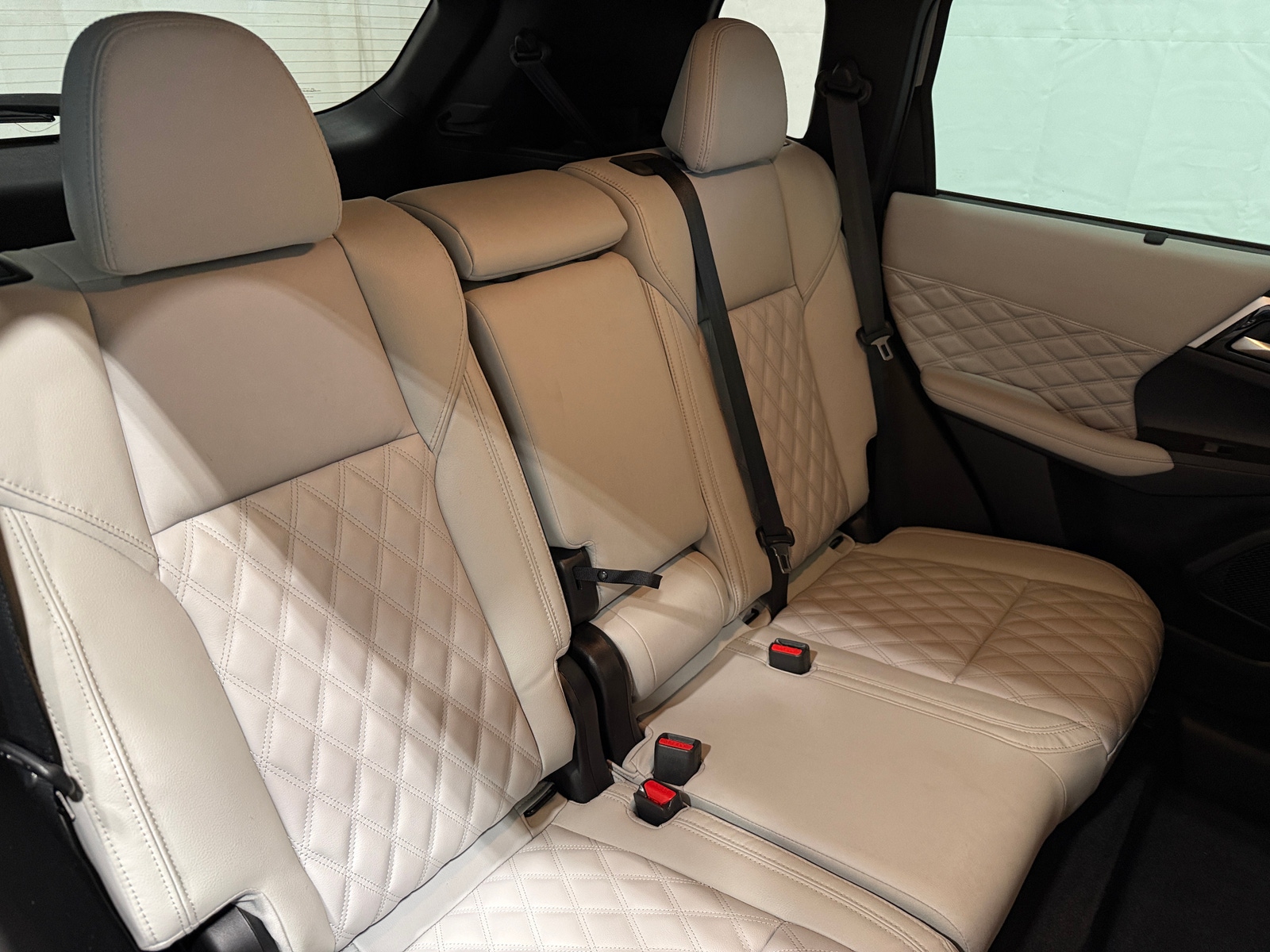 Thumbnail: 2023 Mitsubishi Outlander - 5