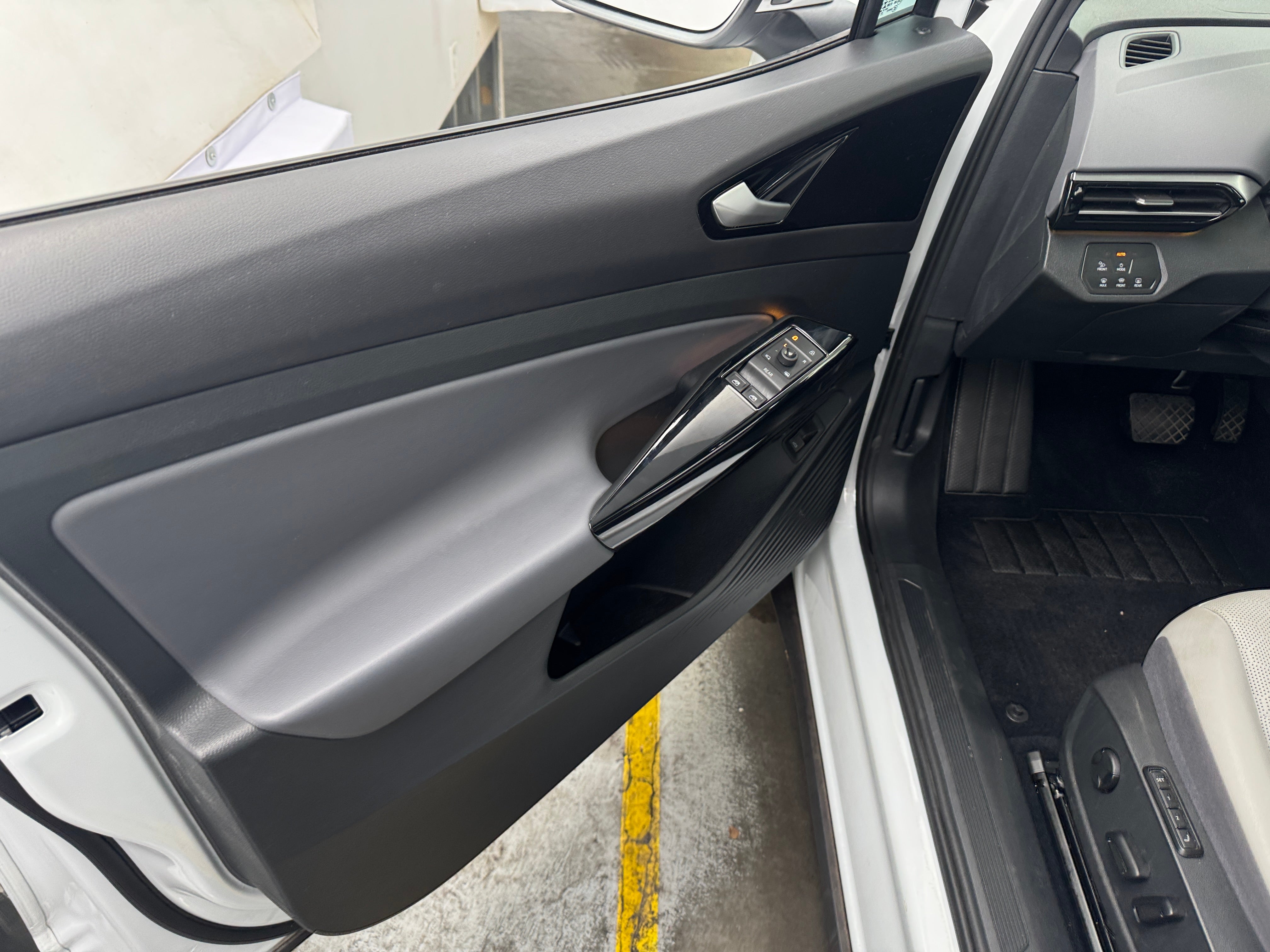 Used 2022 Volkswagen ID.4 PRO S with VIN WVGUNPE2XNP060917 for sale in Oak Creek, WI