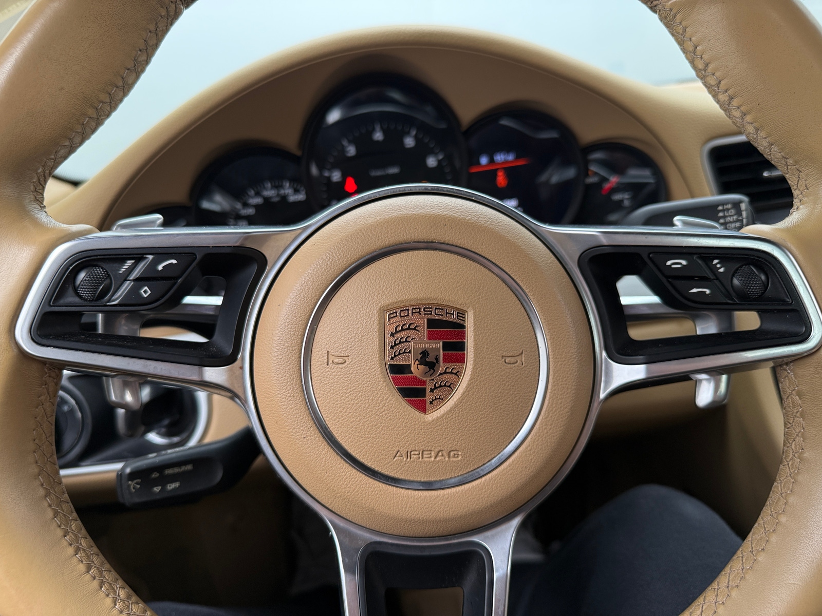 Thumbnail: 2017 Porsche 911 - 4